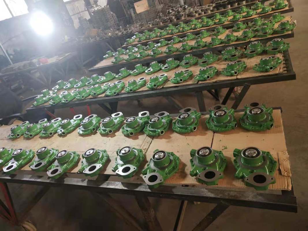 Bomba de água John Deere RE505980 RE505981 para tractor 5410 5420 5510 5520